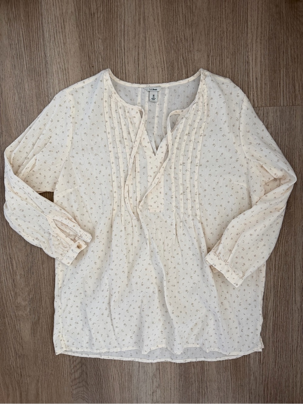 100% cotton L.L. Bean Cream Pintuck Peasant Top with Tiny Floral Print